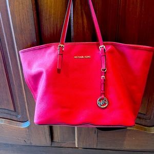 Michael Kors large Tote Bag. Excellent condition.  No scuffs on bottom.